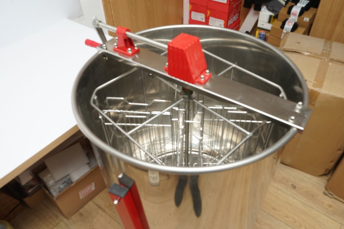 Centrifuga manuala apicola, extractor miere din inox cu 4 rame